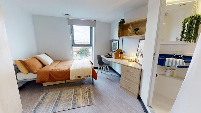 iQ-Student-Accommodation-Nottingham-Exchange-Bedrooms-Silver_En_Suite(6).jpg